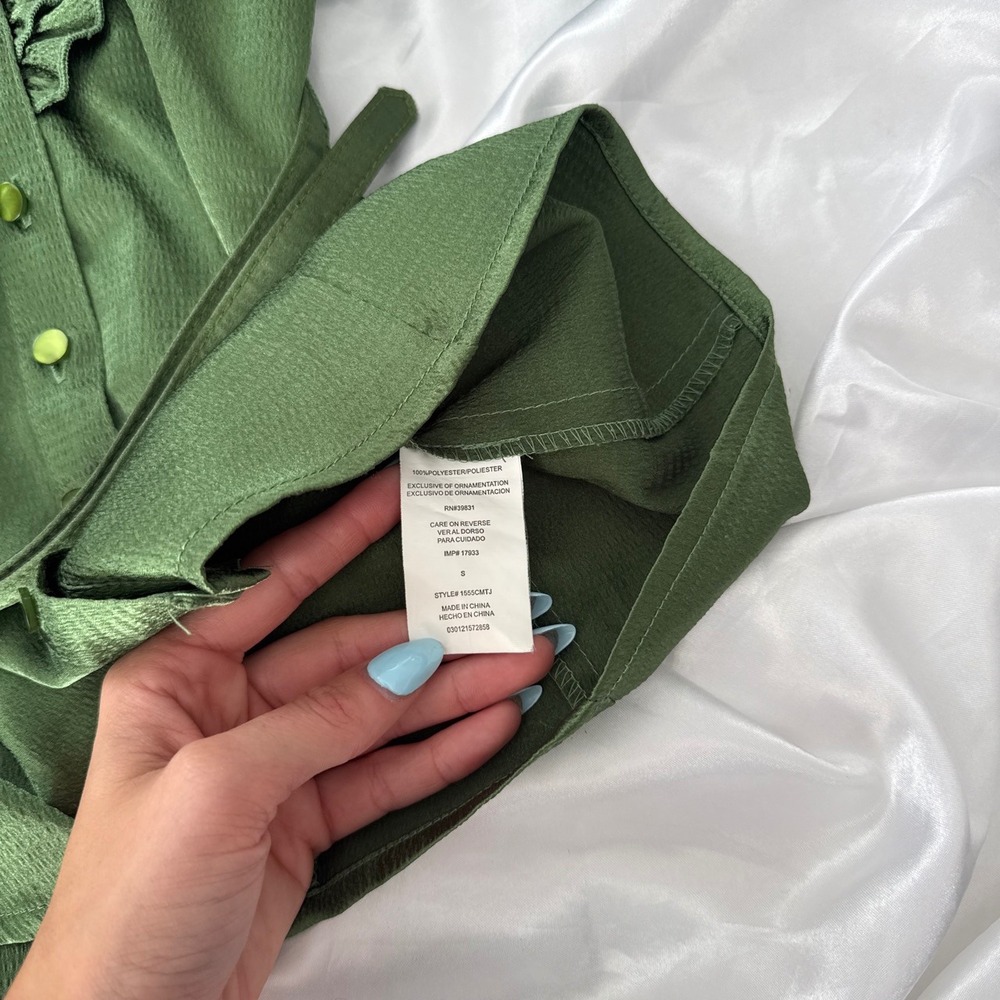 Takara Green Ruffle V-Neck Belted Satin Blouse Short Puff Sleeve Top Small - Picture 6 of 6